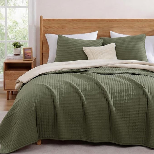 WRENSONGE Olive Green California/Oversized King Size Quilt Bedding Set | Lightweight Soft Bedspreads Coverlet with 2 Pillow Shams for All Season, 120" x 110"