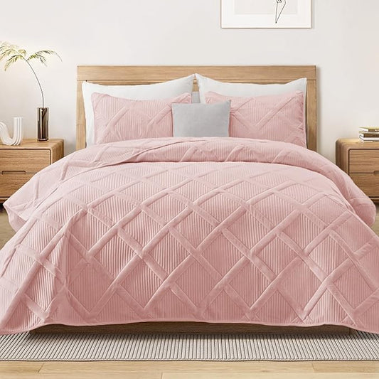 Exclusivo Mezcla Twin Size Quilt Set, Blush Pink | Soft Bedspreads with 1 Pillow Sham, Modern Striped Pattern, Lightweight Bedding Set Coverlets for All Seasons, 68x88 Inch