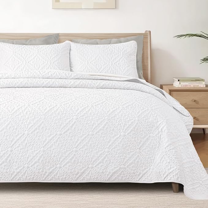 Exclusivo Mezcla King Quilt Set, White | Lightweight Soft Bedspreads Coverlets, All Season Bedding with 2 Pillow Shams, Modern Style for Bedroom Guest Room