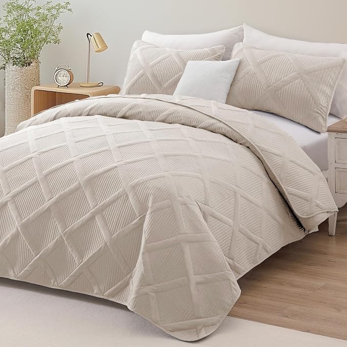 Exclusivo Mezcla California King Size Quilt, Brich Beige | Soft Bedspreads with 2 Pillow Shams, Modern Striped Pattern, Lightweight Bedding Set Coverlets for All Seasons, 112x104 Inch