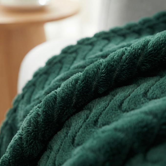 Exclusivo Mezcla Large Fleece Throw Blanket for Couch, Sofa, Forest Green | 50"x70" Soft Breathable Lightweight Flannel Throws for Summer, Plush Cozy Jacquard Wave Blanket for Home Decor