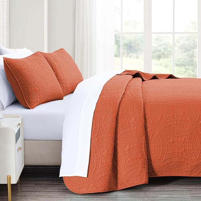 akkialla 118"x106" Burnt Orange California King Quilt Set, Oversized Floor-Length Bedspread, Modern Coin Pattern Microfiber Coverlet, 3-Piece All Season Bedding with 2 Pillow Shams