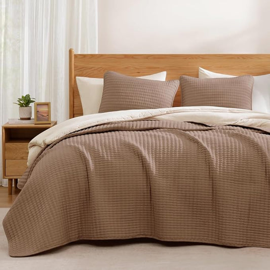 WRENSONGE Brown California/Oversized King Size Quilt Bedding Set | Lightweight Soft Bedspreads Coverlet with 2 Pillow Shams for All Season, 120" x 110"