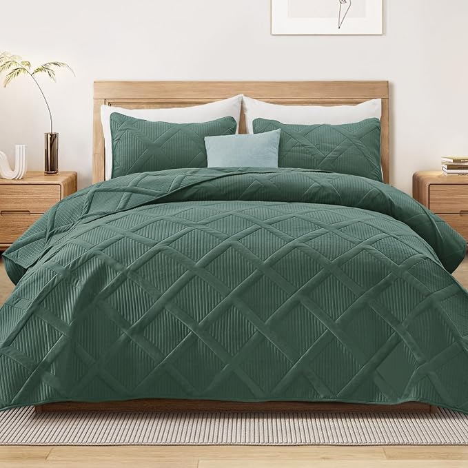 Exclusivo Mezcla Quilts Queen Size, Green | Soft Bedspreads with 2 Pillow Shams, Modern Striped Pattern, Lightweight Bedding Set Coverlets for All Seasons, 90x96 Inch