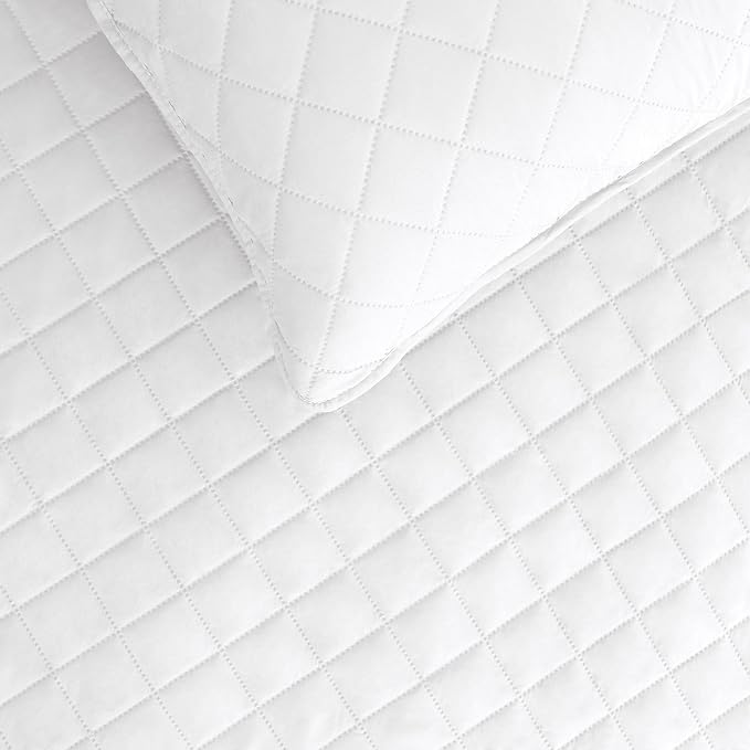 Easy-Going Reversible Quilt Set California King, Bedspread with 2 Shams | White/White, Machine Washable Lightweight Microfiber Bed Comforter, 1 Quilt + 2 Pillow Shams, All-Season Coverlets