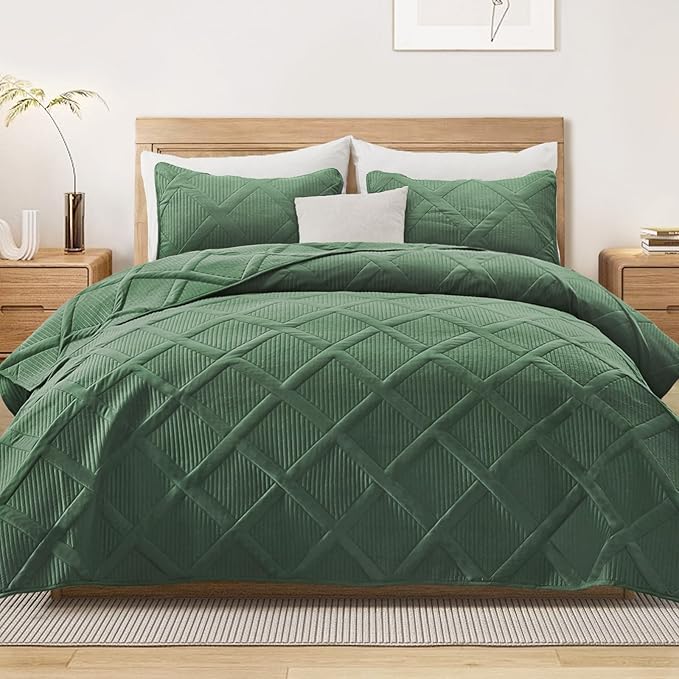 Exclusivo Mezcla Quilts Queen Size, Olive Green | Soft Bedspreads with 2 Pillow Shams, Modern Striped Pattern, Lightweight Bedding Set Coverlets for All Seasons, 90x96 Inch