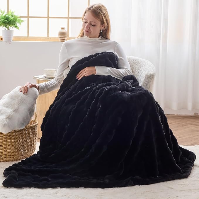 NEWCOSPLAY Faux Fur Fluffy Bubble Throw Blanket for Couch, Black, 50"x60" | Soft Thick Warm Bubble Blanket for Couch Sofa Bed 550GSM, Plush Cozy Luxury Decorative Throw, Gift for Women Men