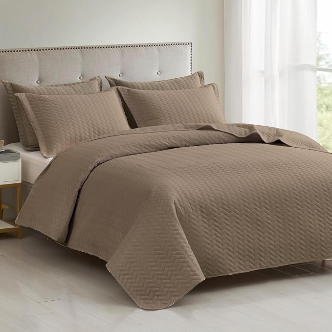 Maple&Stone Brown Quilt Set Queen Size, Lightweight Bedspread | Breathable Coverlet with Chevron Pattern, All-Season Dorm Bed Cover Set Bedding Decor 3 Piece