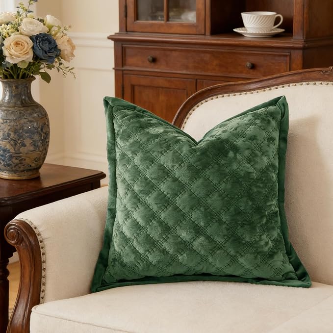 Throw Pillow Cover 18x18 1 Piece Velvet Square Pillowcase Soft Skin-Friendly Cross Process Decorative Farmhouse Cushion Covers for Couch Sofa Bedroom Living Room,Green