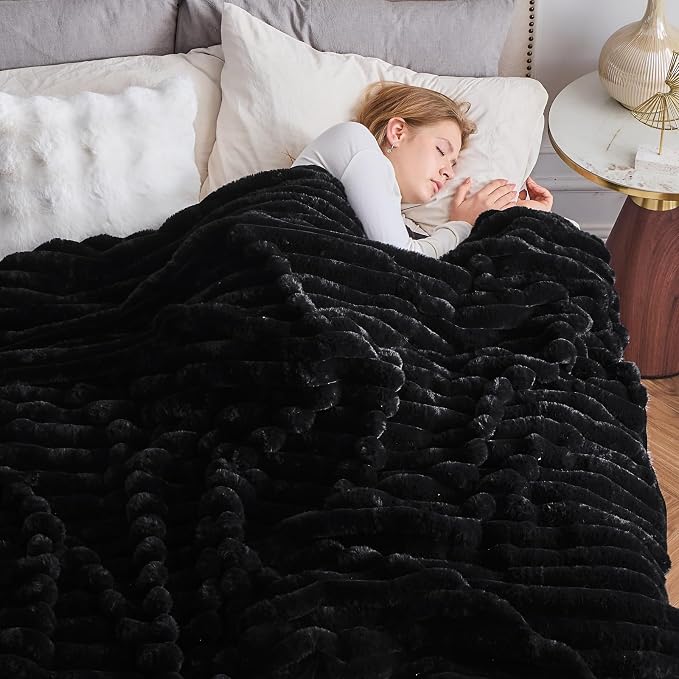 NEWCOSPLAY Faux Fur Ribbed Throw Blanket for Couch, Black, 50"x60" | Plush Soft Thick Warm Blanket for Couch Sofa Bed 850GSM, Fluffy Cozy Luxury Decorative Throw, Gift for Women Men