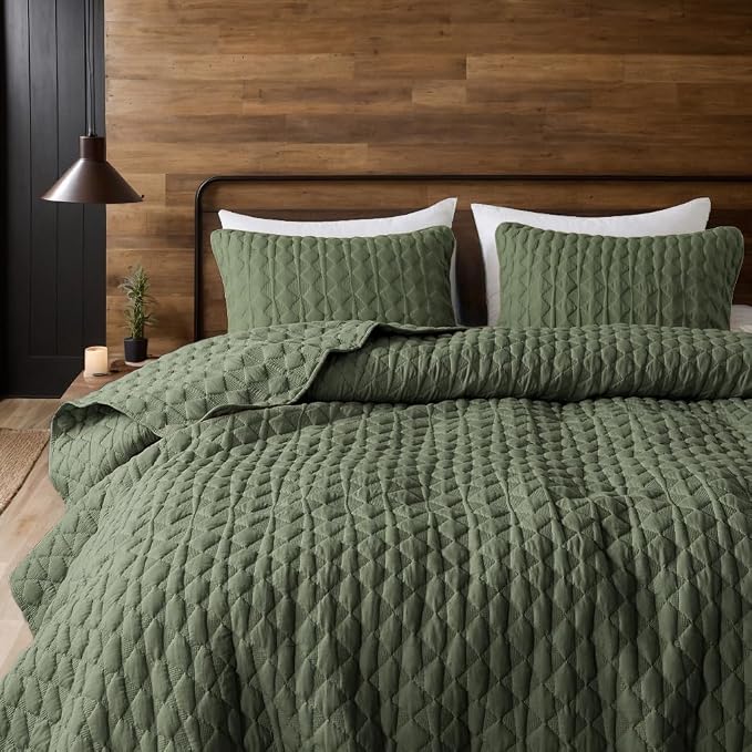 WDCOZY Olive Green Quilts Queen Size Bedding Set with 2 Pillow Shams, Lightweight Soft Full Bedspread Coverlet, Thin Comforter Bed Cover for All Season, 3 Pieces, 90x90 inches