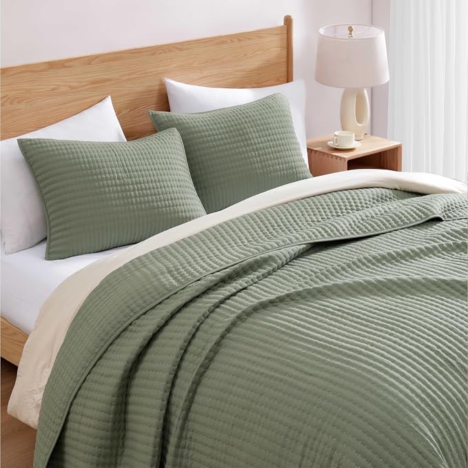 WRENSONGE Sage Green California/Oversized King Size Quilt Bedding Set | Lightweight Soft Bedspreads Coverlet with 2 Pillow Shams for All Season, 120" x 110"