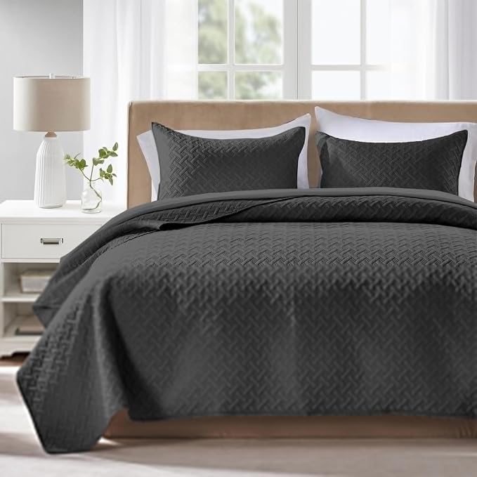 FLYMME Oversized King/California King Quilt Set 118"x106", Black 3-Piece Floor-Length Bedspread, Premium Microfiber Lightweight Coverlet for King/California King Bed (1 Quilt, 2 Shams)