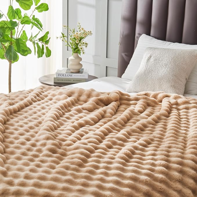 NEWCOSPLAY Faux Fur Fluffy Bubble Throw Blanket for Couch, Brown, 50"x60" | Soft Thick Warm Bubble Blanket for Couch Sofa Bed 550GSM, Plush Cozy Luxury Decorative Throw, Gift for Women Men