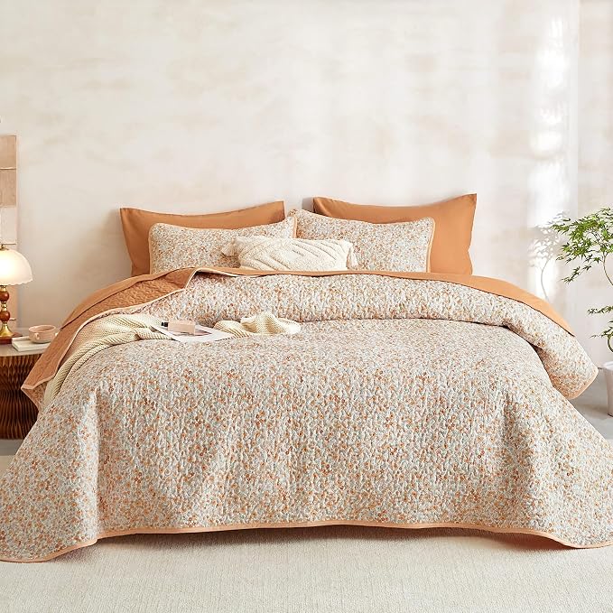 Wake In Cloud - Floral Quilt Set, Cute Vintage Flower Cottagecore Shabby Chic for Women Teen Girls, Reversible Lightweight Bedspread Coverlet, 3 Pieces, Cream Orange, Twin/Twin XL Size