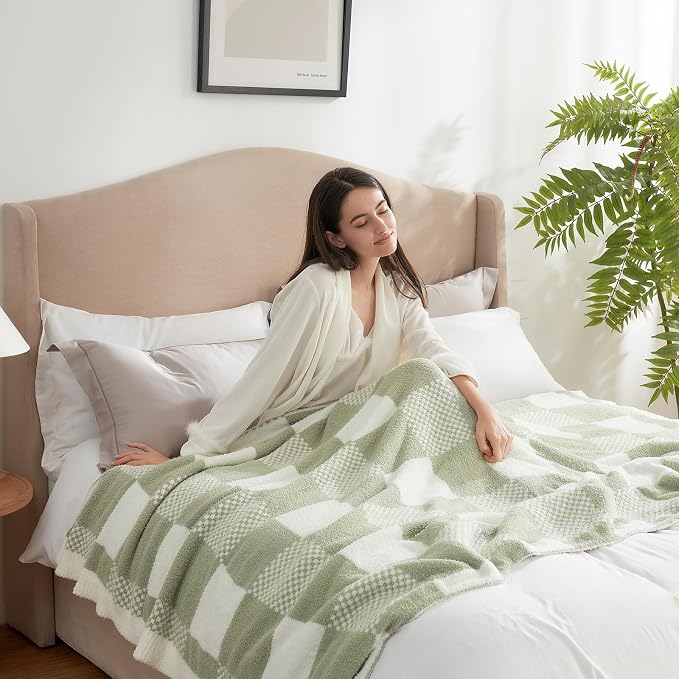Snuggle Sac Checkered Blanket, Sage Green Throw Blanket for Couch Plaid Microfiber Fluffy Warm Cozy Fuzzy Soft Throw Blanket Reversible Checker Blankets for Sofa, Chair, Bed, 60x80 inches
