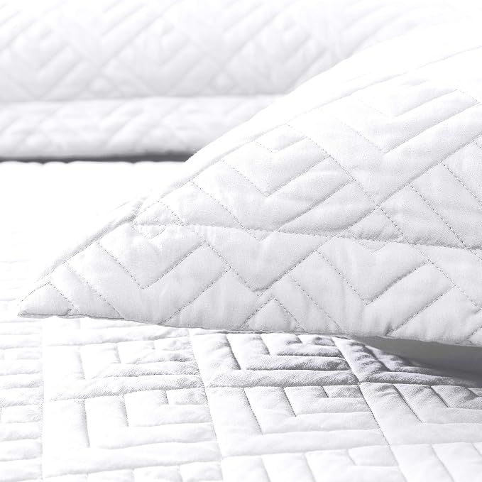 EXQ Home White Quilt Set Twin Size Lightweight Squares Pattern Bedding Set | Soft Microfiber Bedspread, Breathable & Wrinkle-resistant Coverlet. All-season Use for Hot Sleepers. 2-pc Set with 1 Sham