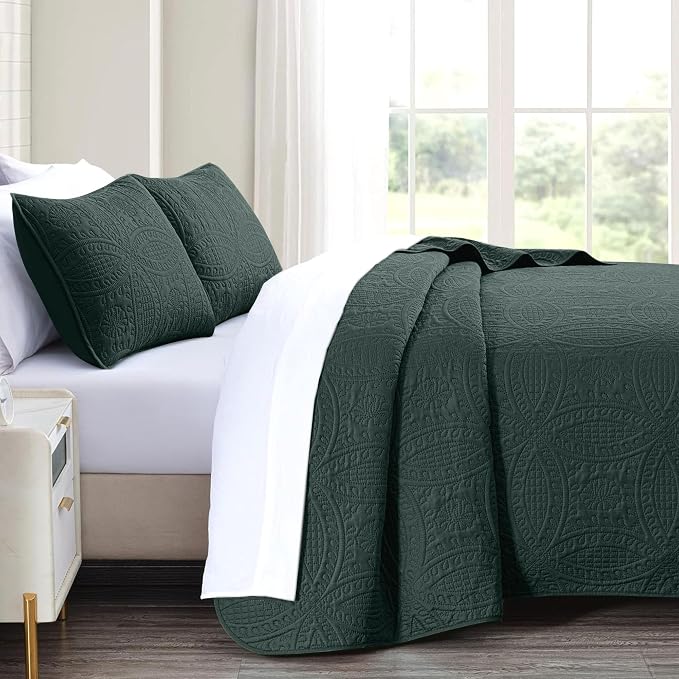akkialla Mocha Forest Green Full/Queen Quilt Set,Ultrasonic Lightweight Bedspread Coverlet for Modern Minimalist Bedroom,Soft Microfiber Coin Pattern Bedding,3-Piece (1 Quilt,2 Pillow Shams)