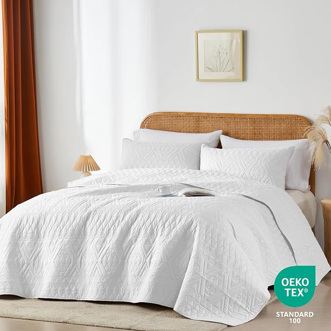 akkialla Full/Queen Size Quilt Bedding Set,White Lightweight Microfiber Soft Bedspread,Modern Style Geoetric Pattern Coverlet Set for All Seasons,3 Piece(1 Quilt,2 Pillow Shams) | Breathable material