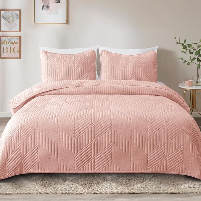 Exclusivo Mezcla Ultrasonic King Quilt Bedding Set, Blush Pink | Lightweight Bedspreads, Soft Microfiber, Modern Geometric Coverlet, All Season Bed Cover, 1 Quilt and 2 Pillow Shams