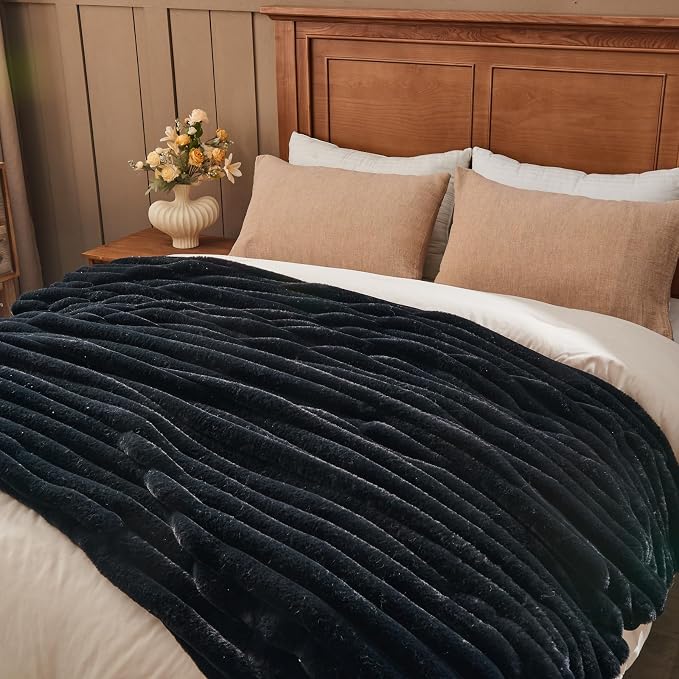 NEWCOSPLAY Faux Fur Ribbed Throw Blanket for Couch, Black, 50"x60" | Plush Soft Thick Warm Blanket for Couch Sofa Bed 850GSM, Fluffy Cozy Luxury Decorative Throw, Gift for Women Men