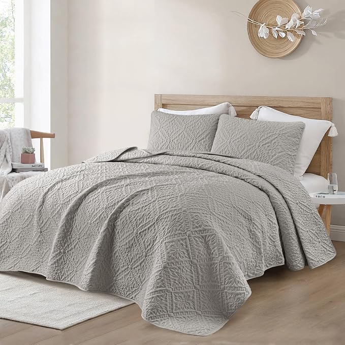 Exclusivo Mezcla California King Quilt Set, Light Grey | Lightweight Soft Bedspreads Coverlets, All Season Bedding with 2 Pillow Shams, Modern Style for Bedroom Guest Room