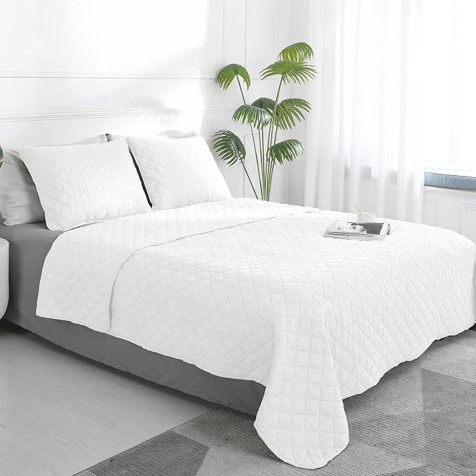 Easy-Going Reversible Quilt Set California King, Bedspread with 2 Shams | White/White, Machine Washable Lightweight Microfiber Bed Comforter, 1 Quilt + 2 Pillow Shams, All-Season Coverlets