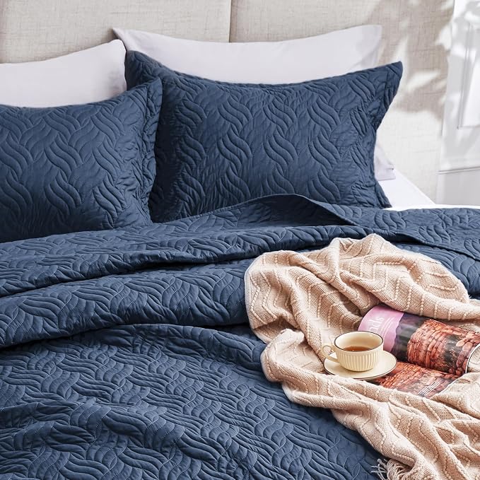 Love's cabin Quilts for Full Bed Navy Blue Bedspreads Bedding Set - Lightweight Bedspread Comforter - Wave Pattern Bedding Coverlet for All Season - 3 Pieces (1 Quilt, 2 Pillow Shams)