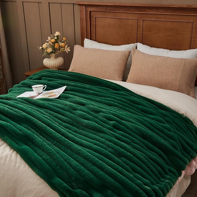 NEWCOSPLAY Faux Fur Ribbed Throw Blanket for Couch, Dark Green, 50"x60" | Plush Soft Thick Warm Blanket for Couch Sofa Bed 850GSM, Fluffy Cozy Luxury Decorative Throw, Gift for Women Men