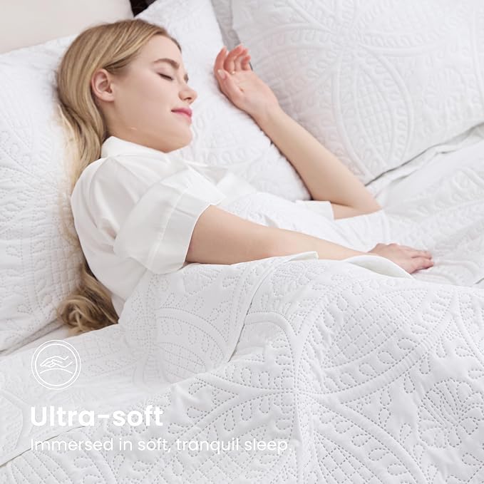 Love's cabin Oversized King Size Quilt Bedding Set White Bedspreads - Oversized King Lightweight Bedspread Comforter - Coin Pattern Coverlet for All Season - 3 Pieces (1 Quilt, 2 Pillow Shams)