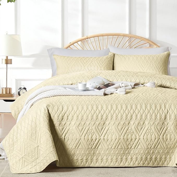 akkialla King/Cal King Size Quilt Bedding Set,Butter Yellow Lightweight Microfiber Soft Bedspread,Modern Style Geometric Pattern Coverlet Set for All Seasons,3 Piece(1 Quilt,2 Pillow Shams)