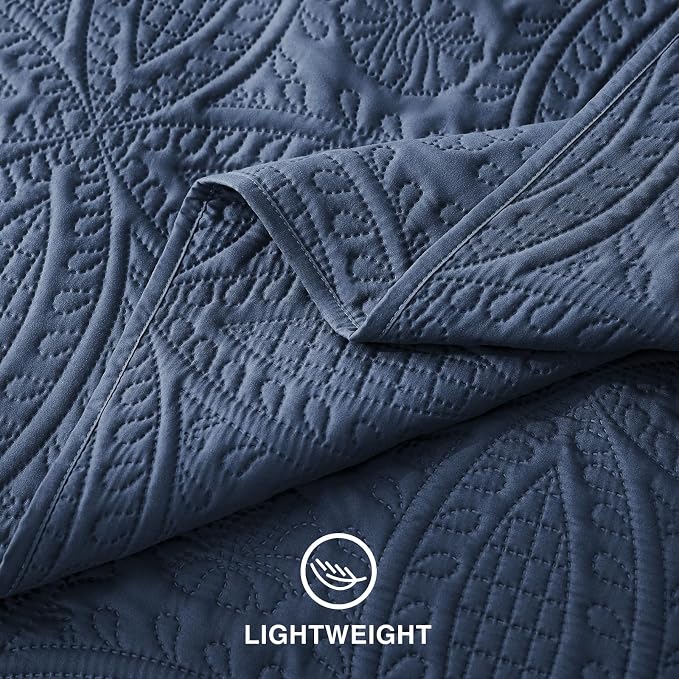 Love's cabin Queen Quilt Set Navy, Bed in a Bag Queen Size Bedding 7 Pieces, Ultrasonic Embossed Coin Pattern Comforter, Lightweight Bedspreads for All Seasons Quilt with Sheets, Pillowcases & Shams