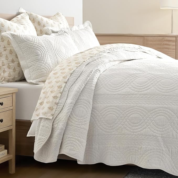 EverGrace 100% Cotton Scallop Quilt Set, Queen Size, Bright White | Scalloped Border, Timeless Chic Aesthetic, All-Season Comfort, Perfect French Country Bedroom Decor, 3 Piece Set with 2 Shams