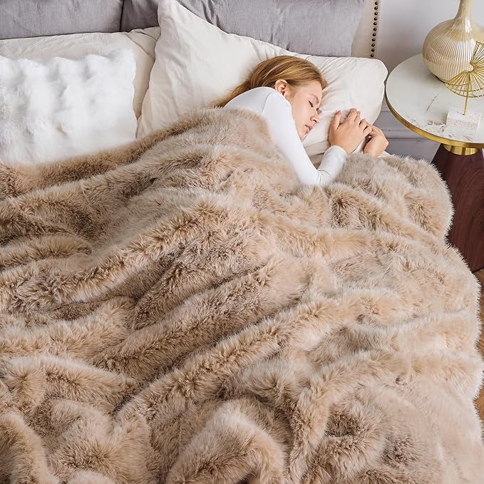 NEWCOSPLAY Faux Fur Thick Throw Blanket for Couch, Brown White, 50"x60" | Luxury Fluffy Thick Warm Blanket for Couch Sofa Bed 1000GSM, Soft Plush Cozy Decorative Throw, Gift for Women Men