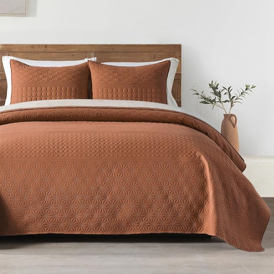 HORIMOTE HOME Burnt Orange King Size Quilt Set - Soft Microfiber Bedspread with 2 Shams, Lightweight & All-Season Geometric Coverlet for Cozy Bedding