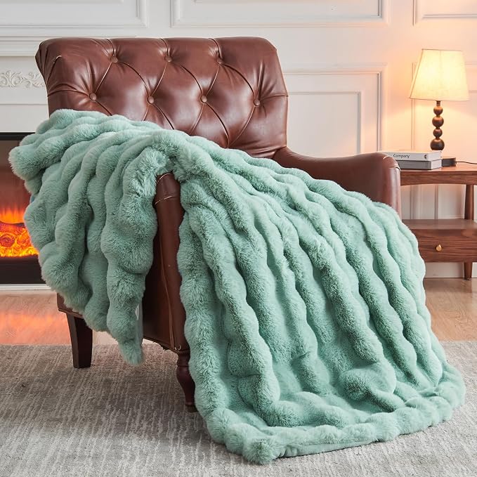 NEWCOSPLAY Faux Fur Thick Bubble Throw Blanket for Couch, Green, 50"x60" | Luxury Fluffy Thick Warm Bubble Blanket for Couch Sofa Bed 1000GSM, Soft Plush Cozy Decorative Throw, Gift for Women Men
