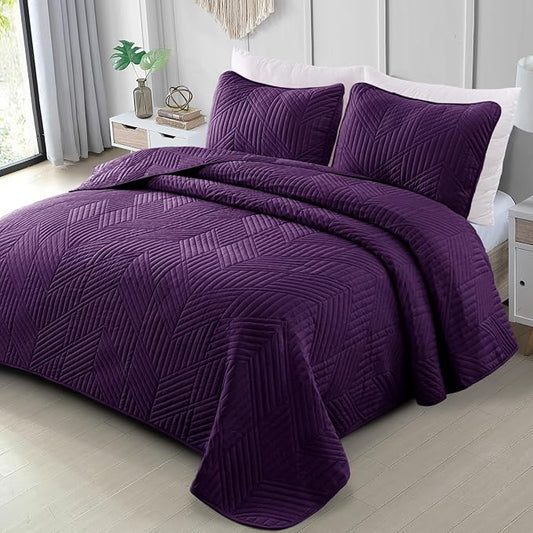 Exclusivo Mezcla Ultrasonic King Quilt Bedding Set, Deep Purple | Lightweight Bedspreads, Soft Microfiber, Modern Geometric Coverlet, All Season Bed Cover, 1 Quilt and 2 Pillow Shams