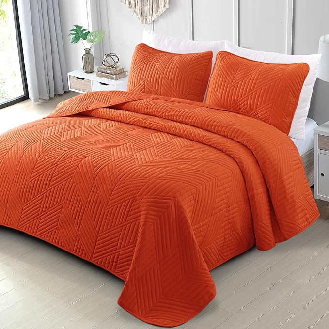 Exclusivo Mezcla California King Quilt Bedding Set, Burnt Orange | Lightweight Bedspreads, Soft Microfiber, Modern Geometric Coverlet, All Season Bed Cover, 1 Quilt and 2 Pillow Shams