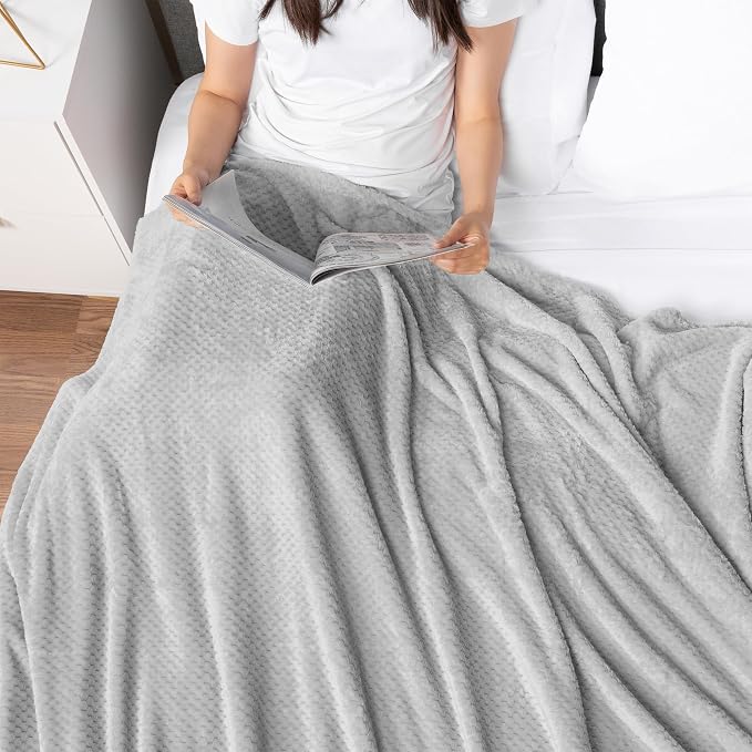 PAVILIA Light Gray Fleece Throw Blanket for Couch Sofa Bed, Soft Fuzzy Waffle Jacquard Microfiber, Warm Lightweight Fade-Resistant Decorative All Season Throw, 50x60