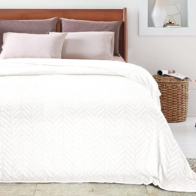 Whale Flotilla Flannel Fleece Bed Blanket King Size, White | Lightweight Breathable Soft Bedspread, Plush Fluffy Coverlet Chevron Design Decorative Blanket for All Season, 90x104 Inch