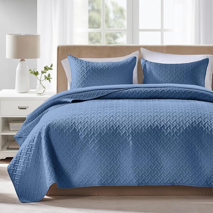 FLYMME King Size Quilt Bedding Set Bluish Grey Lightweight Bedspreads for Summer,Modern Style Geometric Weave Stripe Pattern,Soft Microfiber Bed Coverlet 3 Pieces (1 Quilt, 2 Shams)