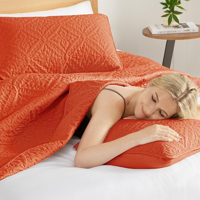 Exclusivo Mezcla California King Quilt Set, Orange | Lightweight Soft Bedspreads Coverlets, All Season Bedding with 2 Pillow Shams, Modern Style for Bedroom Guest Room