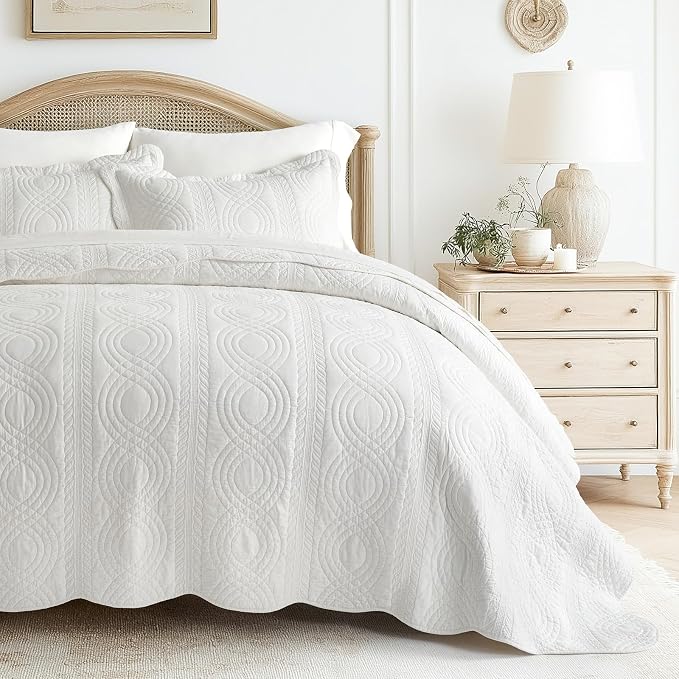 EverGrace 100% Cotton Scallop Quilt Set, Queen Size, Bright White | Scalloped Border, Timeless Chic Aesthetic, All-Season Comfort, Perfect French Country Bedroom Decor, 3 Piece Set with 2 Shams