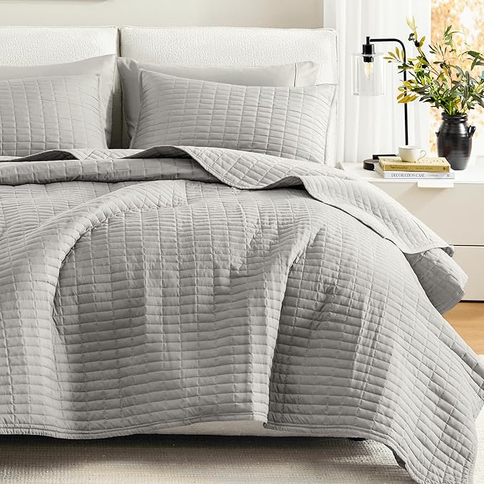 Comfort Spaces Kienna Queen Quilt Bedding Set 3 Piece, 90"x90" Grey | Soft Cozy Lightweight Summer Coverlet Full Size, Quilted Bedspreads Extra Layer, Modern Casual Bedroom Decor, OEKO-TEX