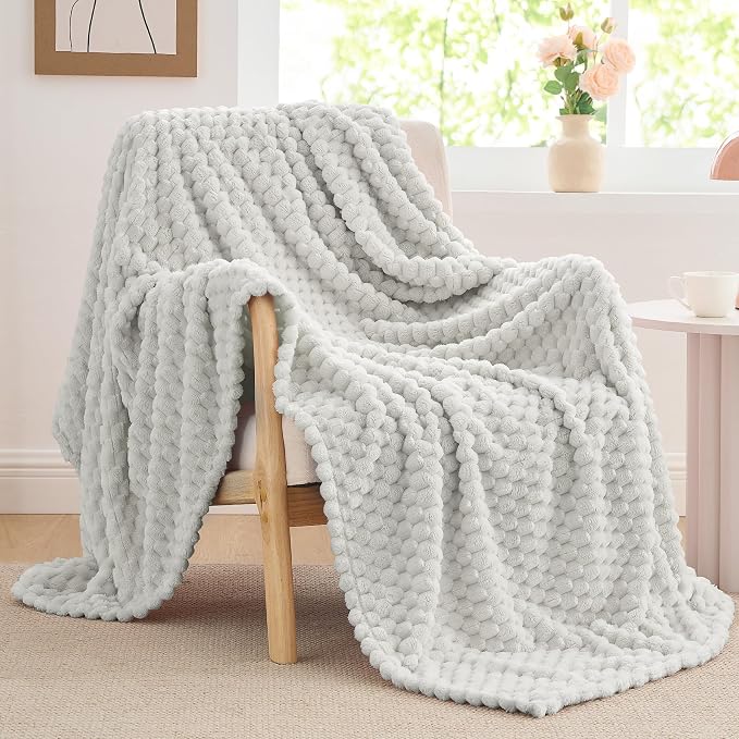 BEDELITE Light Grey Throw Blanket for Couch, Soft Gifts for Women, 50 * 60 | 3D Jacquard Decorative Fleece Blanket, Super Soft Plush Throws, Cute Birthday Gift for Women & Men, Suitable for All Seasons