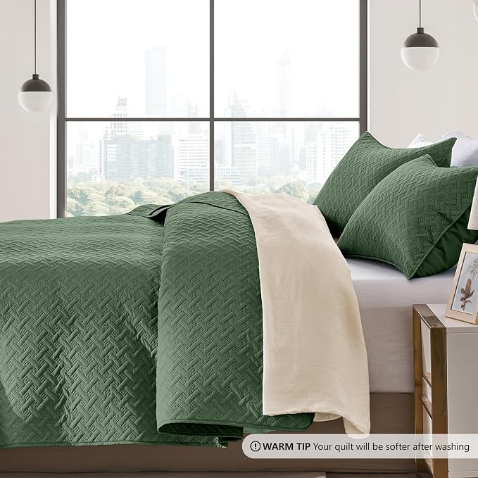 FLYMME Queen Quilt Bedding Set Olive Green Lightweight Bedspreads Full Size,Modern Style Geometric Weave Stripe Pattern,Soft Microfiber Bed Coverlet for All Season (1 Quilt, 2 Shams)