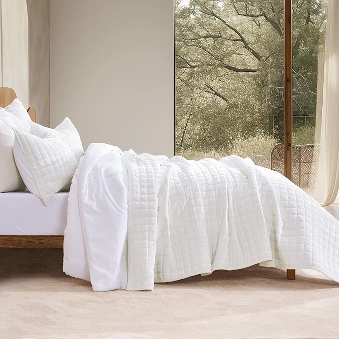 RECYCO Channel Box Stitch Velvet Quilt Set, Full Queen Size, Bright White | Ultra Soft Lightweight Velvet Comforter, Luxury Oversized Bedspread Coverlet, Quilted Bedding Set for All Season with 1 Sham