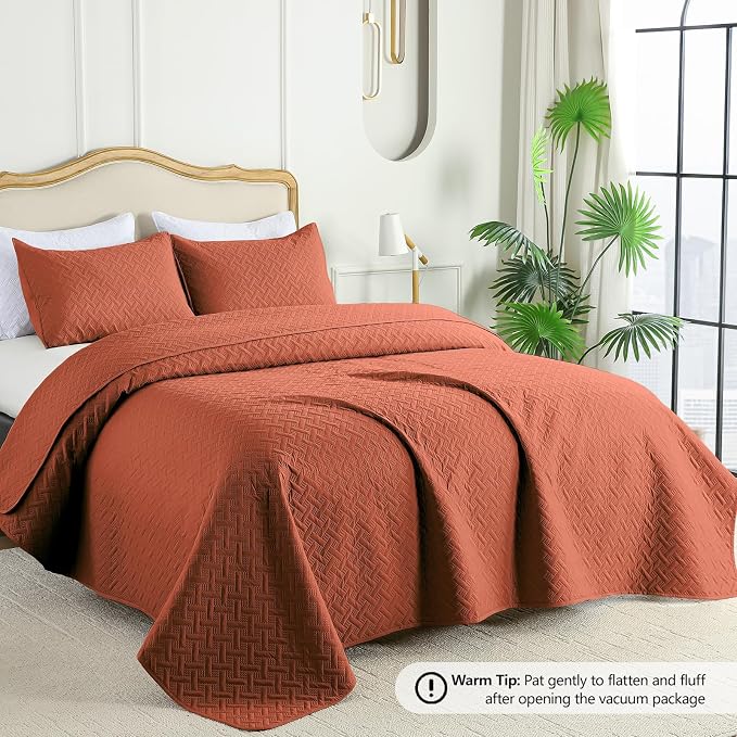 FLYMME Oversized King/California King Quilt Set 118"x106", Burnt Orange 3-Piece Floor-Length Bedspread, Premium Microfiber Lightweight Coverlet for King/California King Bed (1 Quilt, 2 Shams)