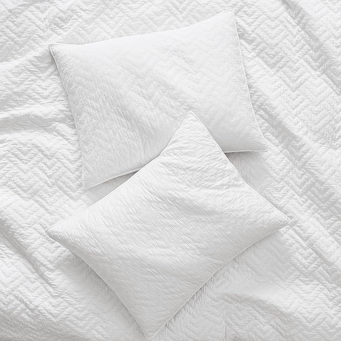 palassio White 100% Cotton Quilt California Cal King Size Bedding Sets with 2 Pillow Shams, Oversized Lightweight Textured Farmhouse Bedspread Soft Shabby Chic Coverlet for All Season, 3 Pieces