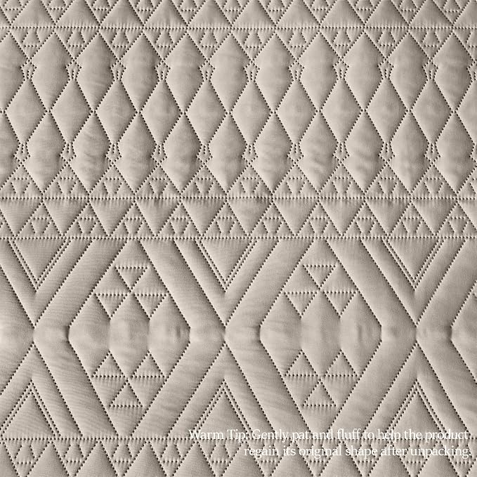 akkialla Twin Quilt Set, Taupe Lightweight Microfiber Bedspread Coverlet, Boho Geometric Pattern, Soft All-Season Bedding, 2-Piece (1 Quilt, 1 Pillow Sham)